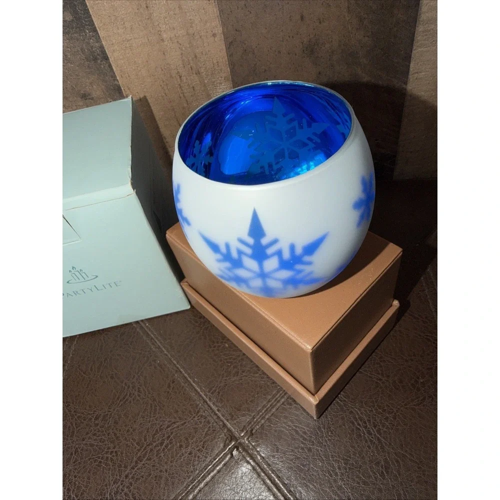 PartyLite P8676U Snowflake Tealight Votive Candle Holder Frosted Blue White - Picture 4 of 13